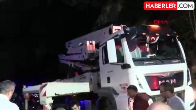 Rize'de piknik yapan 2 kişi sel sularından beton mikseri pompasıyla kurtarıldı