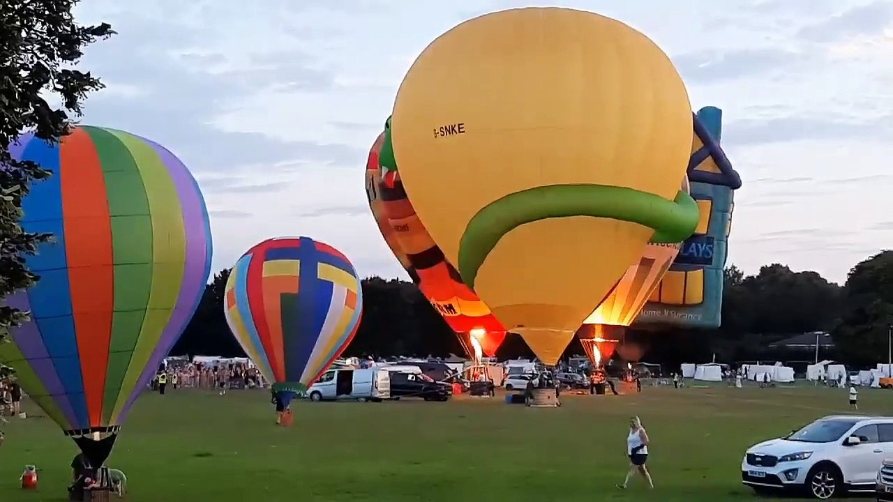Thousands flock to Doncaster Balloon Festival