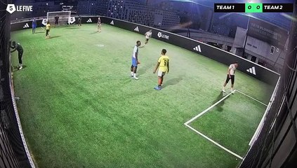 Milosz 18/07 à 22:25 - Football Extérieur adidas (LeFive P18)