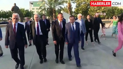 CHP Genel Başkanı Özgür Özel, Kıbrıs Barış Harekatı'nın 50. yıl dönümünde anıt mezarları ziyaret etti