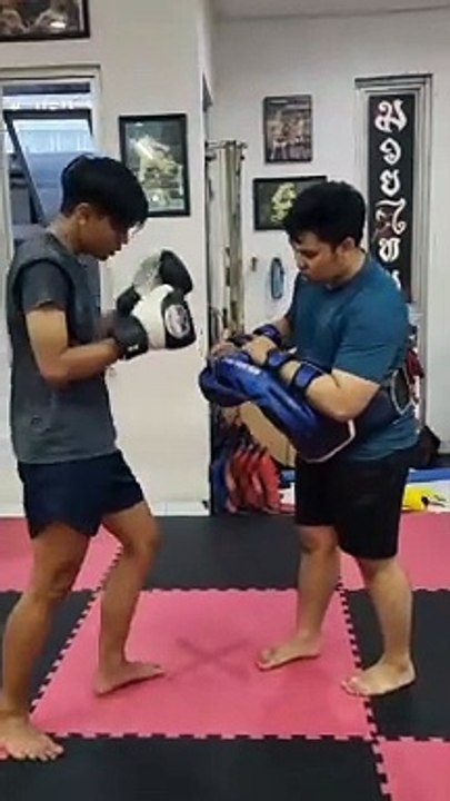 LATIHAN MUAYTHAI