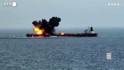 Mar Rosso, gli houthi mostrano l'attacco alla petroliera Chios Lion
