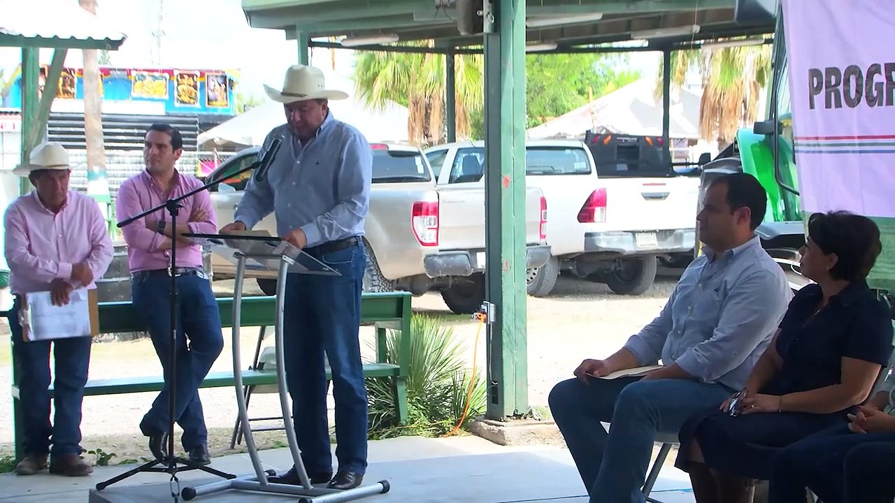 Entregan más de 40 sementales en la Asociación Ganadera de San Buena  _  NRT noticias