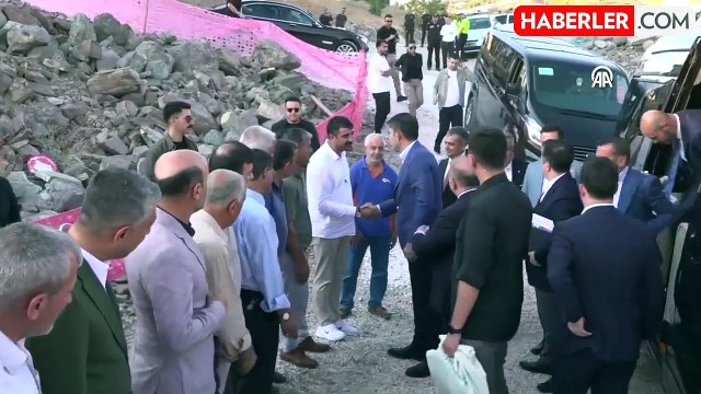 Bakan Kurum, Elazığ'da deprem konutlarını inceledi