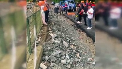 Dere kenarındaki piknik suların ortasında bitti