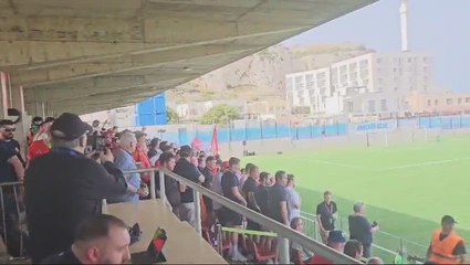 Aficionados irlandeses cantan "Gibraltar es español" en el Peñón