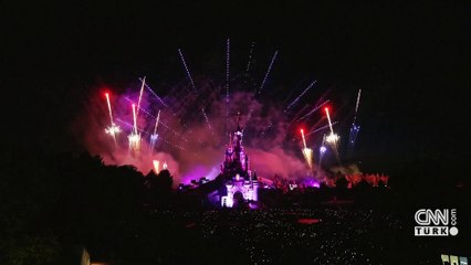 Disneyland'da görkemli dron şov