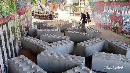 Des blocs de béton ont été installés pour éviter aux SDF de s'installer pendant les JO