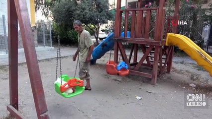 Köpek gibi horoz görenleri şaşırtıyor! Gittiği her yere yanında götürüyor...