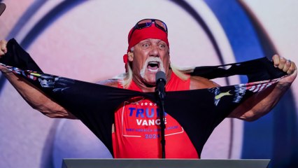 El luchador Hulk Hogan revoluciona a los seguidores de Trump arrancándose la ropa