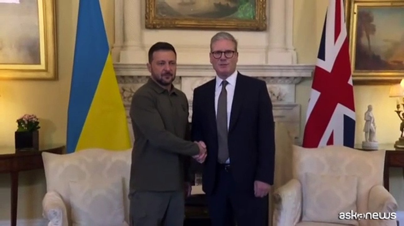 Zelensky ricevuto dal premier britannico Starmer a Downing Street