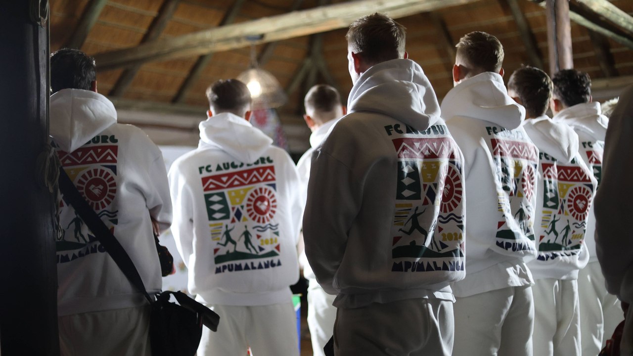 Traditionelle Tänze und Visa-Probleme: Augsburg startet ins Afrika-Abenteuer