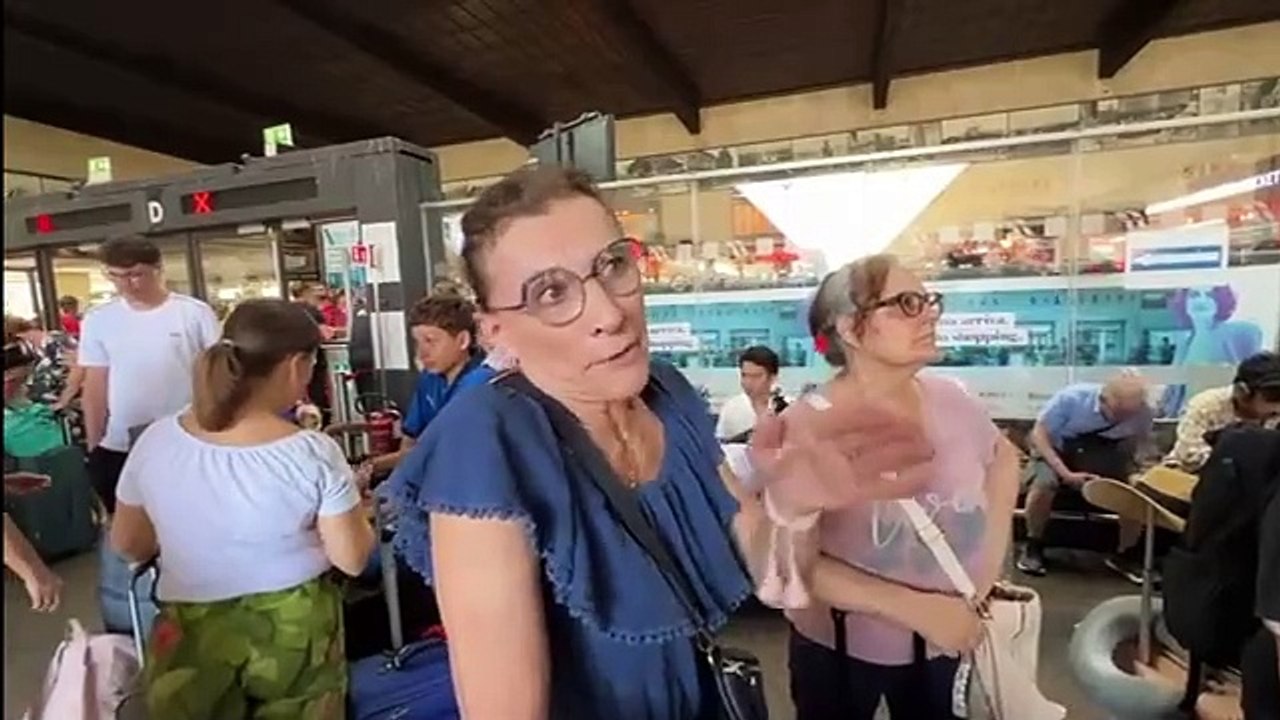 Firenze, stazione assediata a causa dei ritardi: «La laurea di mio nipote? L'ho persa»