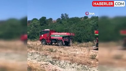 Susurluk'ta araç kazası sonucu çıkan yangın ormanlık alana sıçradı