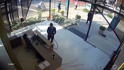 Depoente na CPMI das Fake News empurra e dá soco em idoso de 84 anos após “olhar intimidador”