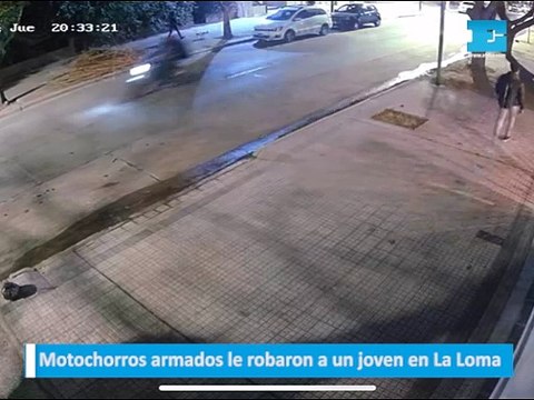 Motochorros armados le robaron a un joven en La Loma