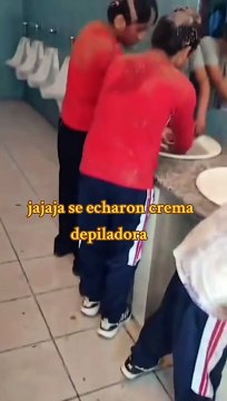Niños jugaban al peluquero, sin saber usaron espuma de afeitar y se quedaron sin cabello