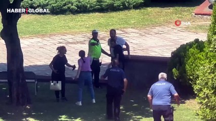 Eşini valilik önünde boğmaya çalışan adamın görüntüleri pes dedirtti