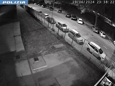 Il video dell'aggressore seriale a Ferrara: il 20enne è stato fermato per violenza sessuale