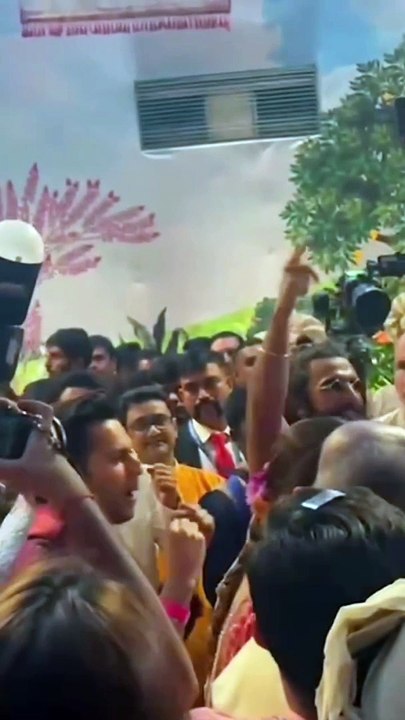 Anil Kapoor dances at Anant Radhika's Wedding Ceremony ✨  #AnantRadhikaCelebration #ARWeddingCelebrations #AnantRadhikaWedding #anantandradhika #anantambaniwedding #anantwedsradhika #AnantRadhika #radhikamerchant #anantambaniradhikamerchantwedding #AnantR