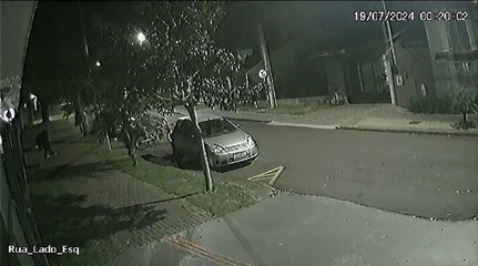 Câmera de segurança flagra furto de motocicleta no Bairro Coqueiral
