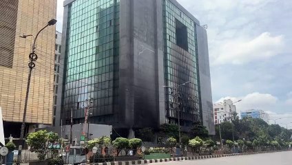 متظاهرون يضرمون النار في مبانٍ حكومية ببنغلادش