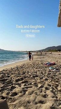Ο Σάκης Τανιμανίδης με τις κόρες του στη Νάξο