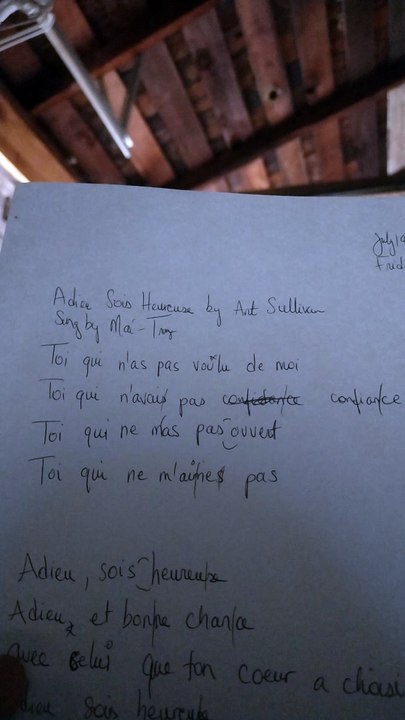 Adieu Sois Heureuse sung by Mai-Trang (originally Art Sullivan)