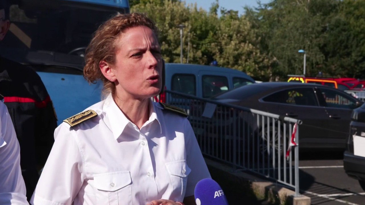 Mobilisation contre les mégabassines: "2.500 personnes sont venues depuis les Deux-Sèvres pour rejoindre la Vienne", indique Emmanuelle Dubée, préfète des Deux-Sèvres