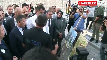 Bakan Kurum Şanlıurfa'da deprem konutlarını inceledi