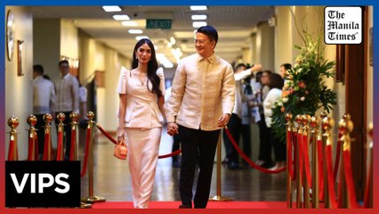 Angaras, lawmakers walk on SONA red carpet