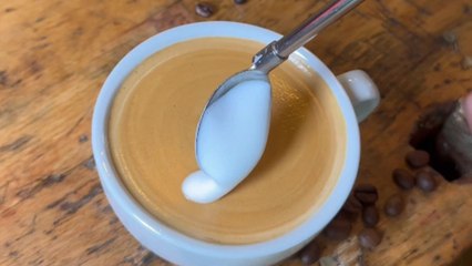 Tranquil coffee scenes: Perfect latte art in serene aesthetic ambience