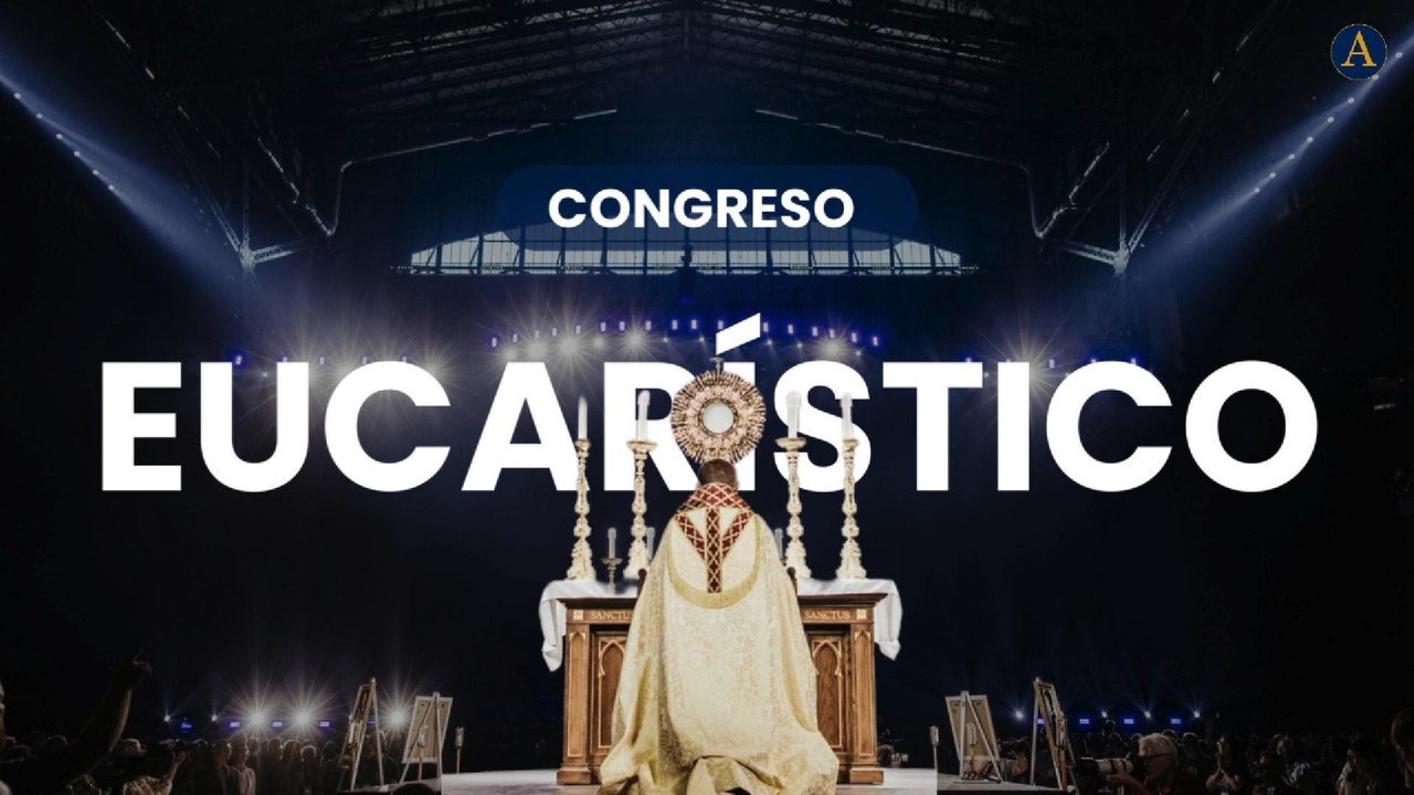 50,000 católicos en un estadio de fútbol adorando a Cristo