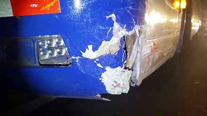 Cacetada! Corolla fica destruído após colisão contra ônibus no Trevo da Portal