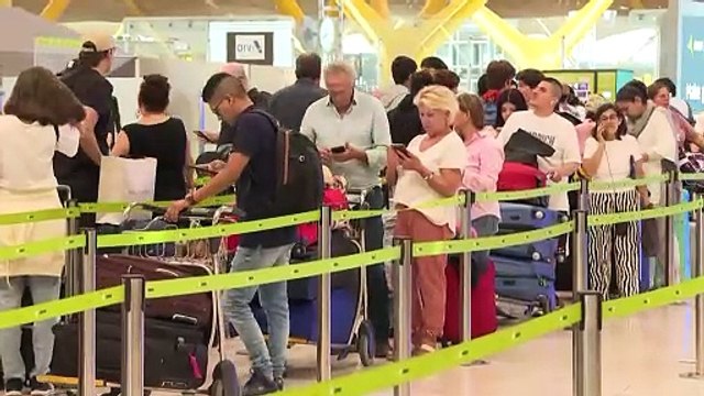 El caos y la desinformación en los aeropuertos españoles desesperan a los pasajeros