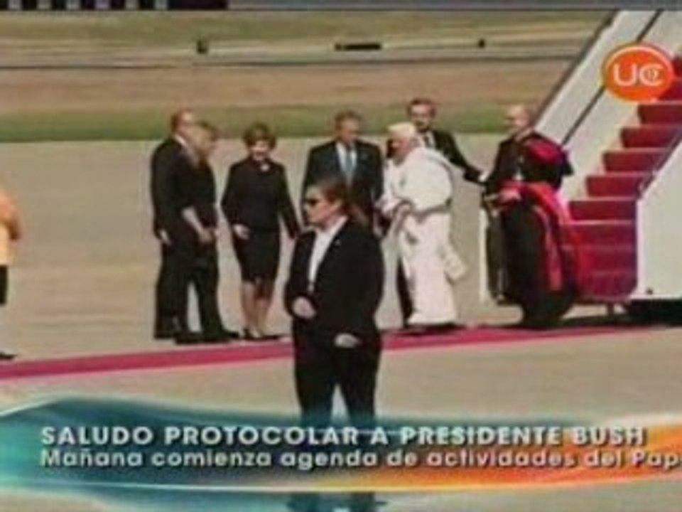EL PAPA Y BUSH A PUERTA CERRADA POR 45 MINUTOS
