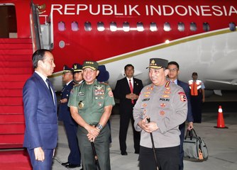 Tiba dari Abu Dhabi, Presiden Jokowi Disambut Kapolri Listyo Sigit Prabowo di Pangkalan TNI AU Halim Perdanakusuma