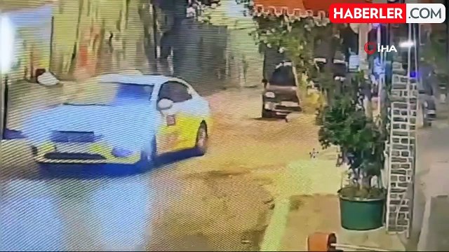 Şişli'de alkollü şahıs taksinin içinden silahla rastgele havaya ateş açtı: O anlar kamerada
