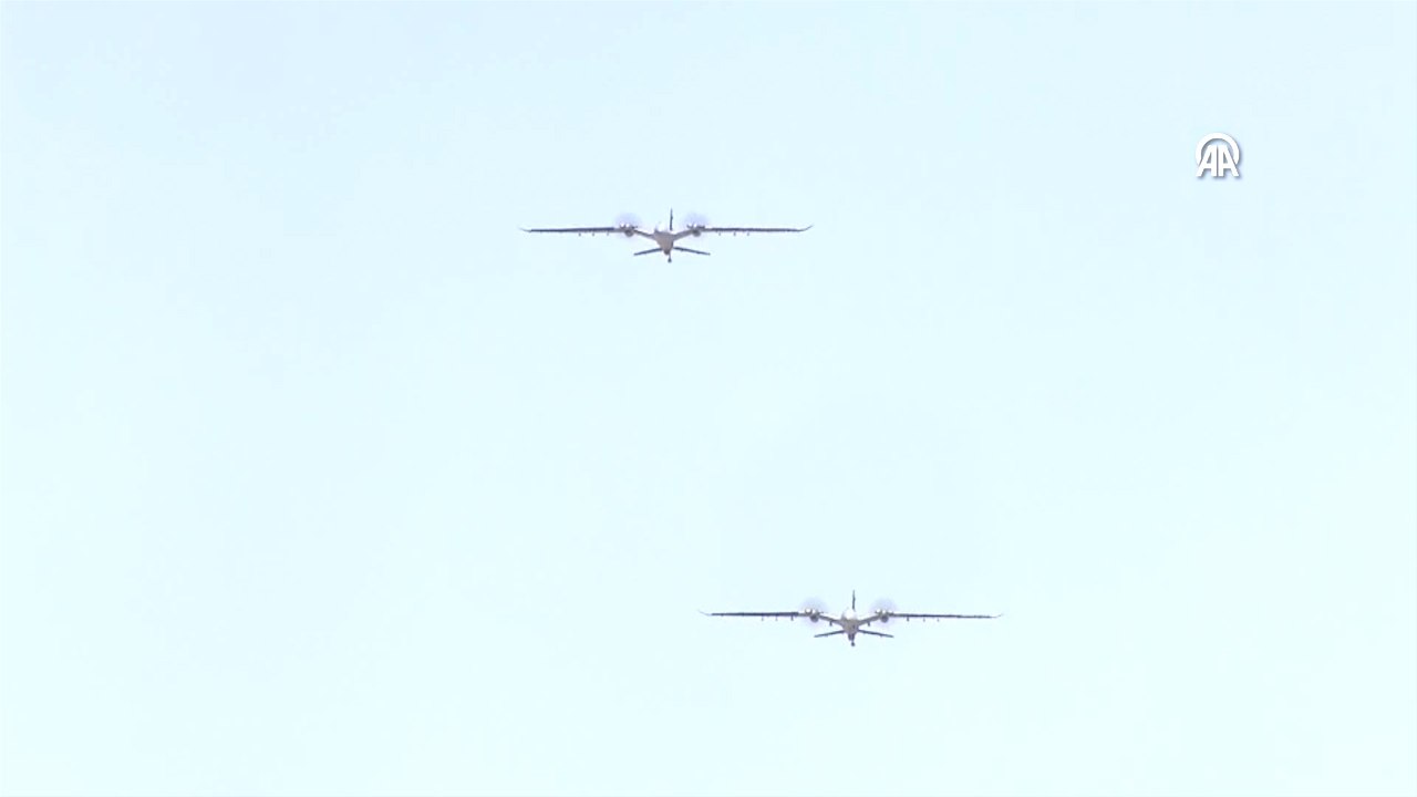 Kıbrıs Barış Harekatı'nın 50. yılı nedeniyle geçit töreni düzenlendi
