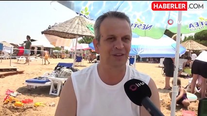 Görüntü denize girmenin yasak olduğu plajdan! Rip akıntısına bile aldırmadılar