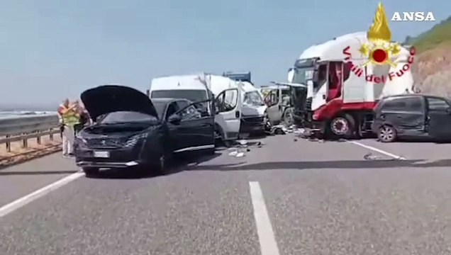 Incidente stradale nel Salernitano, due morti e diversi feriti