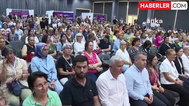 Mersin Büyükşehir Belediye Başkanı Vahap Seçer, CHP Mersin Kadın Kolları İl Kongresi'ne katıldı