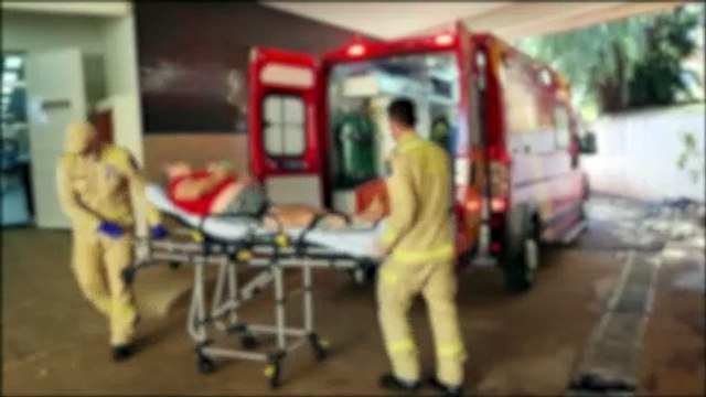 Faxina que deu errado: idosa cai lavando a calçada e precisa ser socorrida pelo Siate