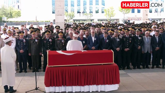 Pençe-Kilit Operasyonunda Şehit Olan Piyade Yarbay Son Yolculuğuna Uğurlandı