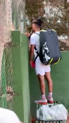 La curiosa solución de Alcaraz para hacerse fotos con los fans