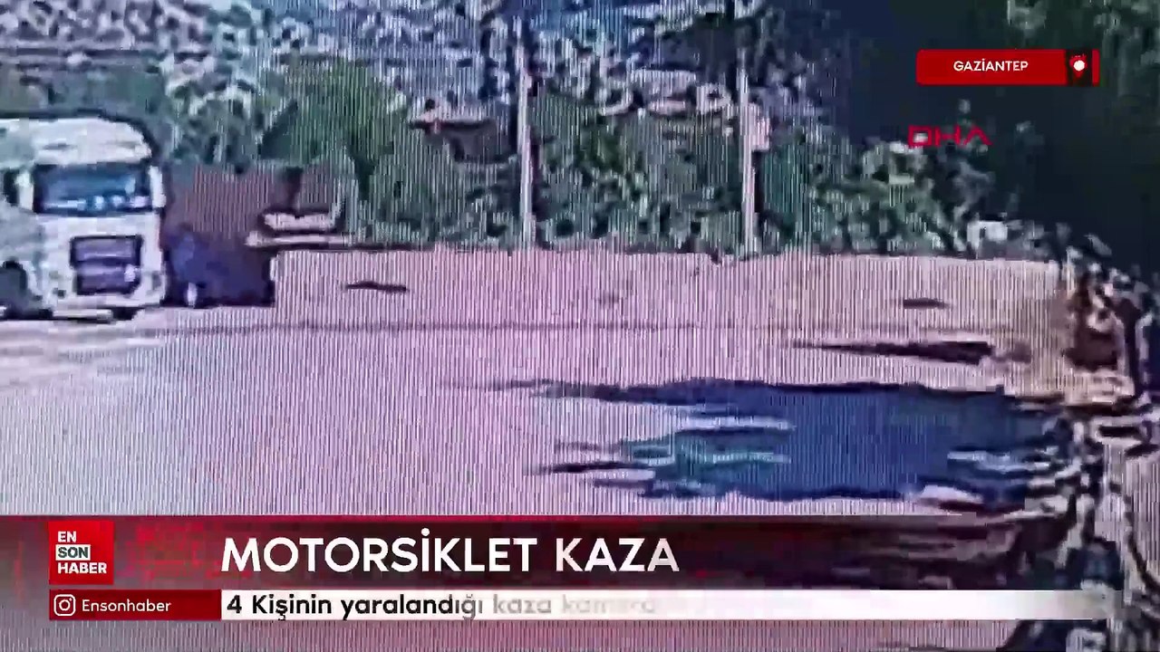 Gaziantep'de Gaziantep'te 4 kişinin yaralandığı motosiklet kazası kameraya yansıdı