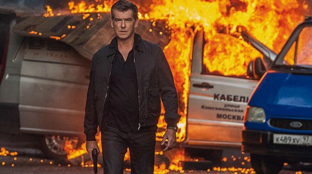 'Fast Charlie', un Pierce Brosnan de 71 años da una lección de cine de acción