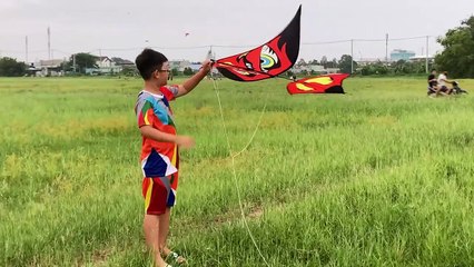 Học trò thầy Thích Minh Tuệ mê thả diều sáo