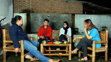 Obrolan Teras Oemah - kalo kata Arizal & Hanji sih 'Naik gunung dan traveling cuma salah satu untuk healing ko' ..https---youtu.be-iE7ExyZdffUSelamat Menikmati...follow us on another social media == https---www.instag