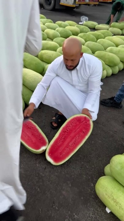 Calories in 100g Watermelon + Seedless Wonder Explained!